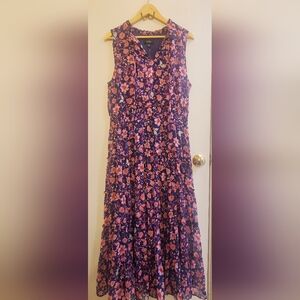 Patterned Maxi dress with a gathered waist and strings to close the neck